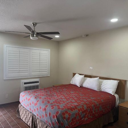 Townhouse Inn And Suites Brawley Exteriör bild