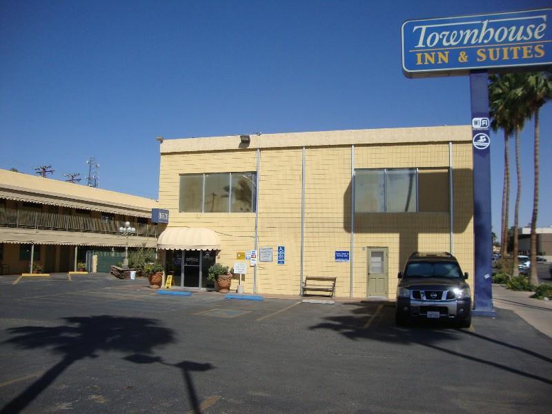 Townhouse Inn And Suites Brawley Exteriör bild