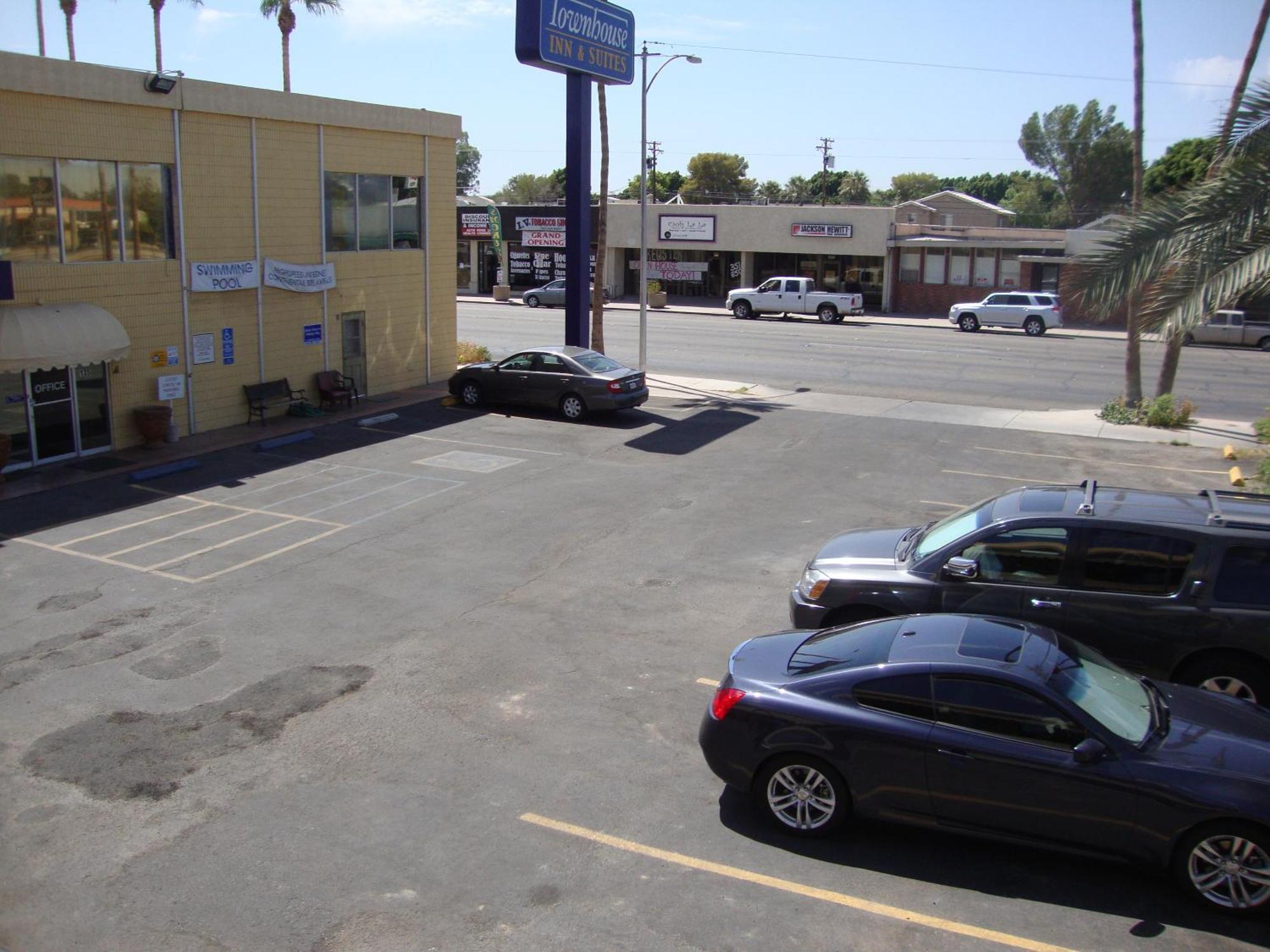 Townhouse Inn And Suites Brawley Exteriör bild