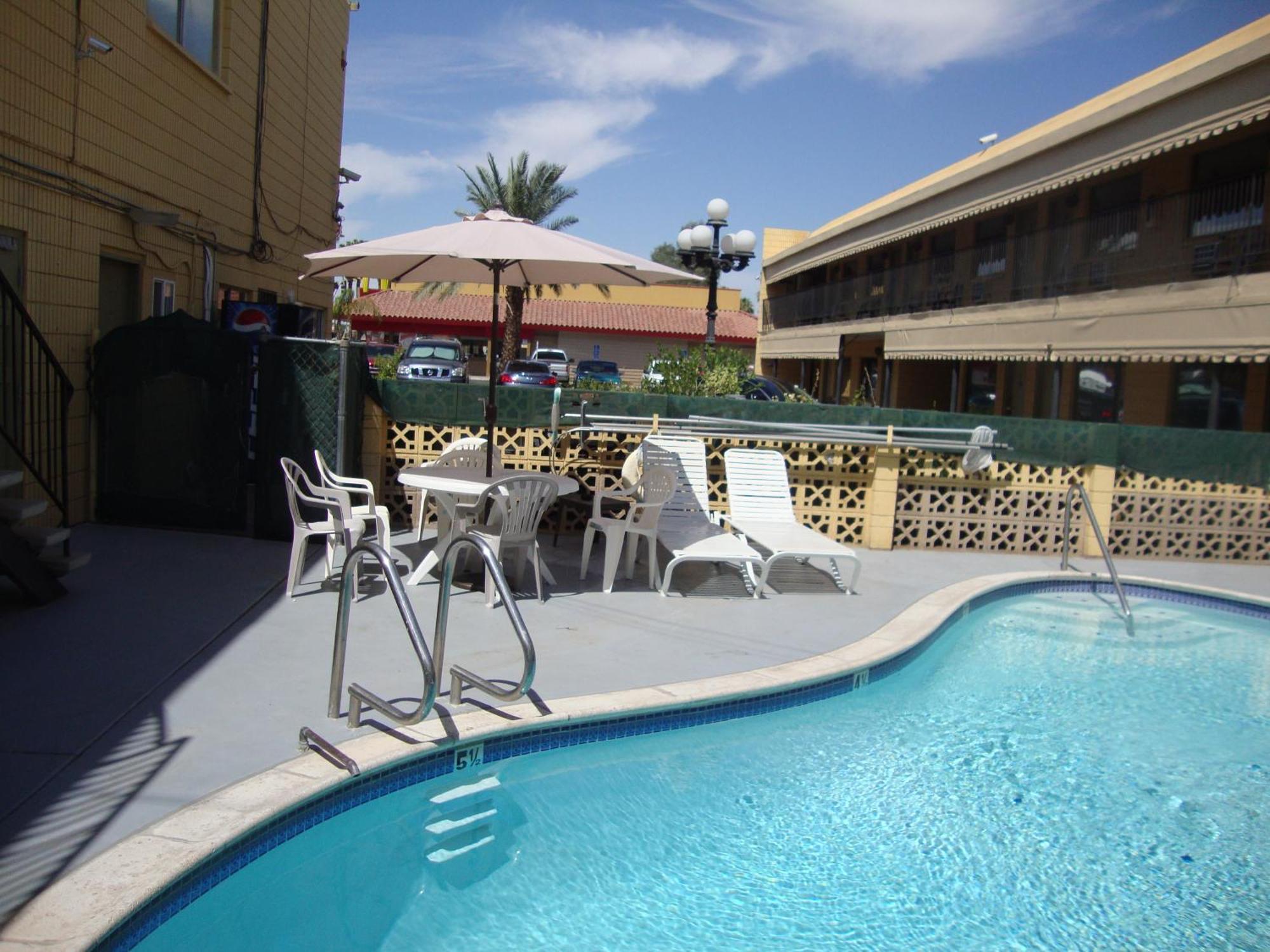Townhouse Inn And Suites Brawley Exteriör bild