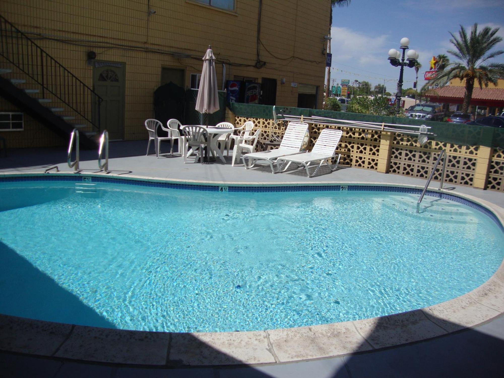 Townhouse Inn And Suites Brawley Exteriör bild