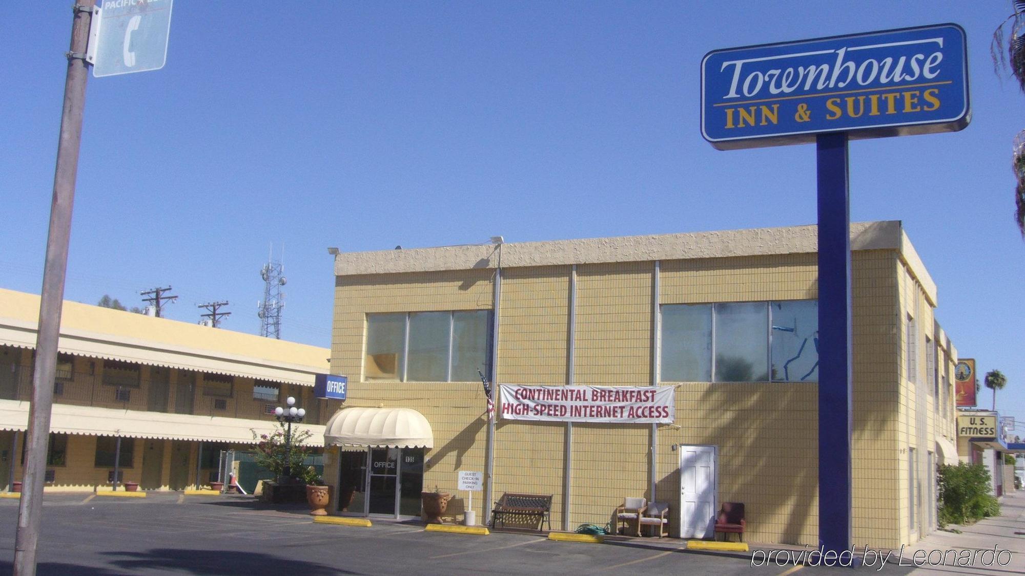 Townhouse Inn And Suites Brawley Exteriör bild