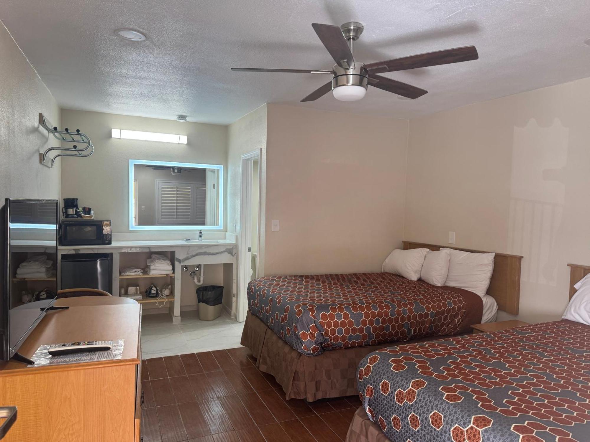 Townhouse Inn And Suites Brawley Exteriör bild