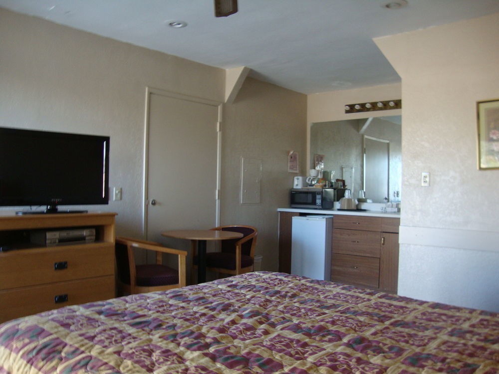 Townhouse Inn And Suites Brawley Exteriör bild