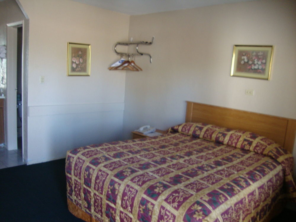 Townhouse Inn And Suites Brawley Exteriör bild