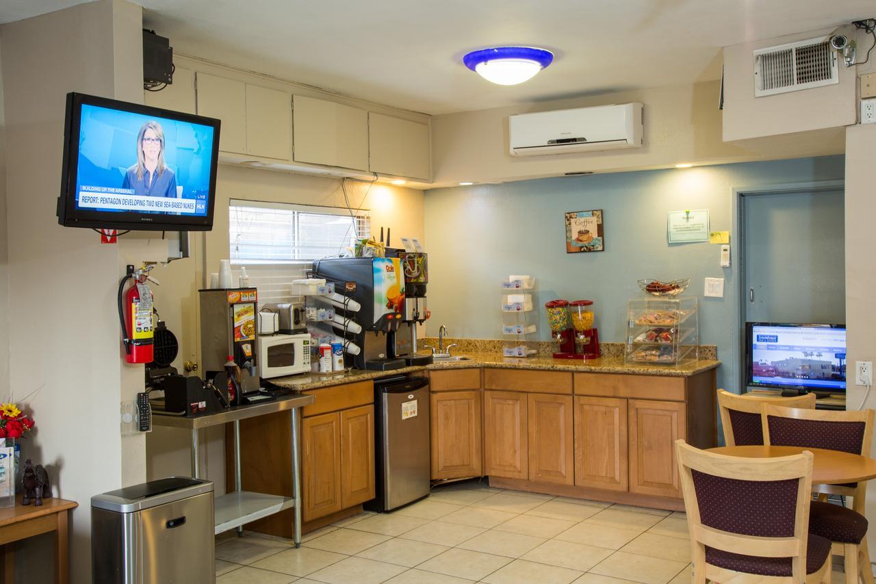 Townhouse Inn And Suites Brawley Exteriör bild