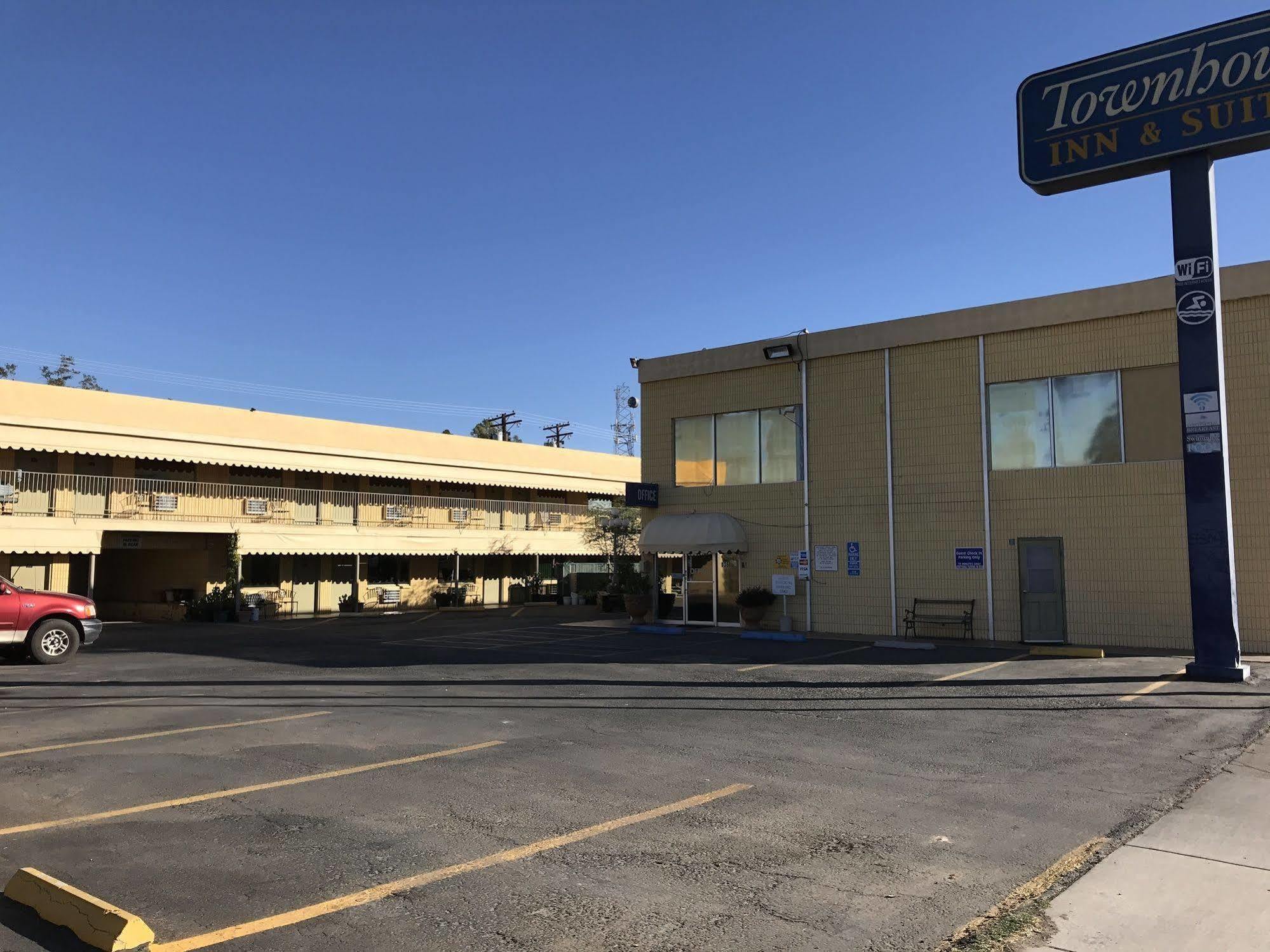 Townhouse Inn And Suites Brawley Exteriör bild