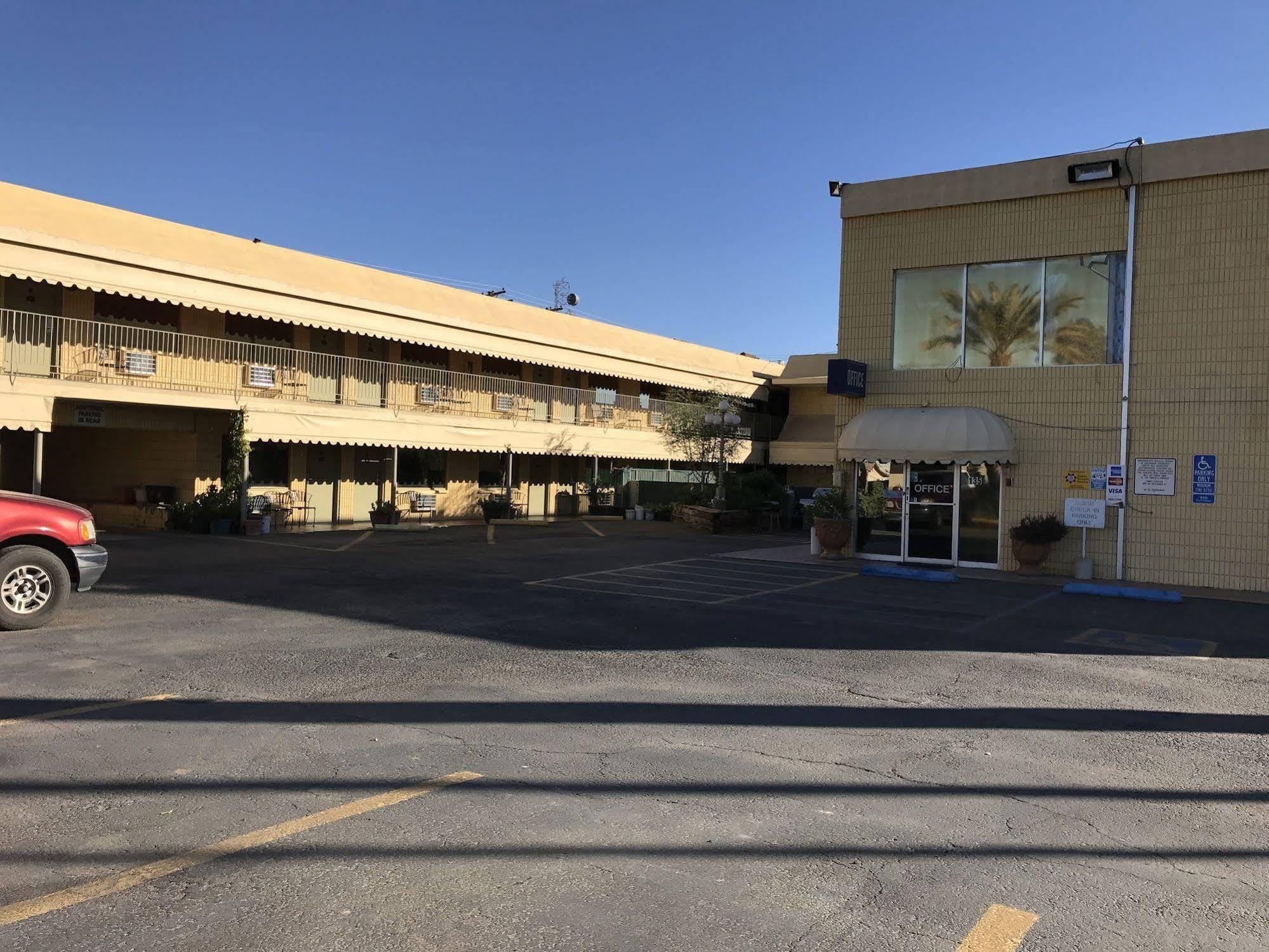 Townhouse Inn And Suites Brawley Exteriör bild