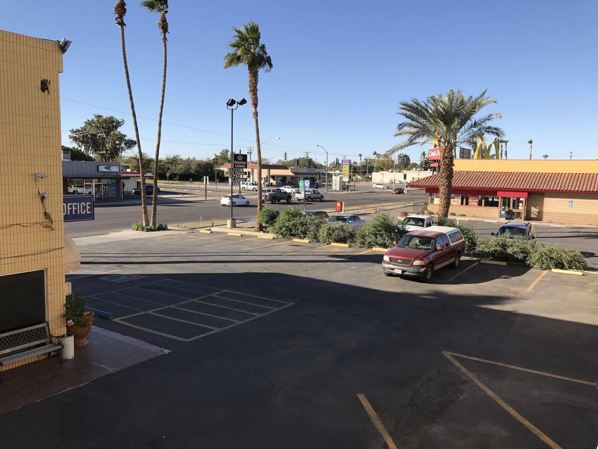 Townhouse Inn And Suites Brawley Exteriör bild