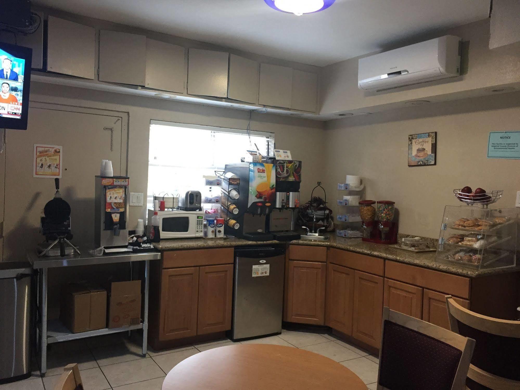 Townhouse Inn And Suites Brawley Exteriör bild