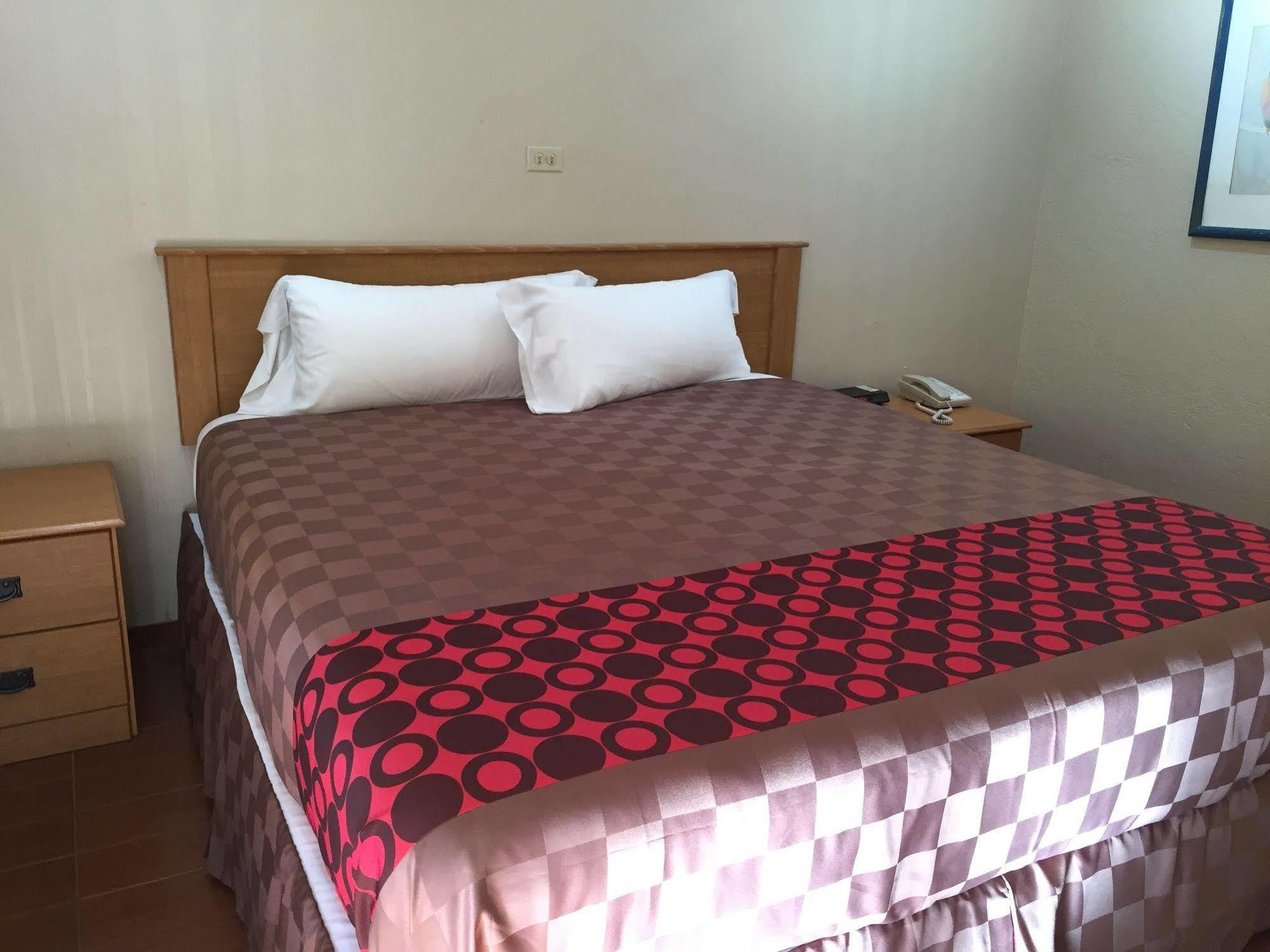 Townhouse Inn And Suites Brawley Exteriör bild