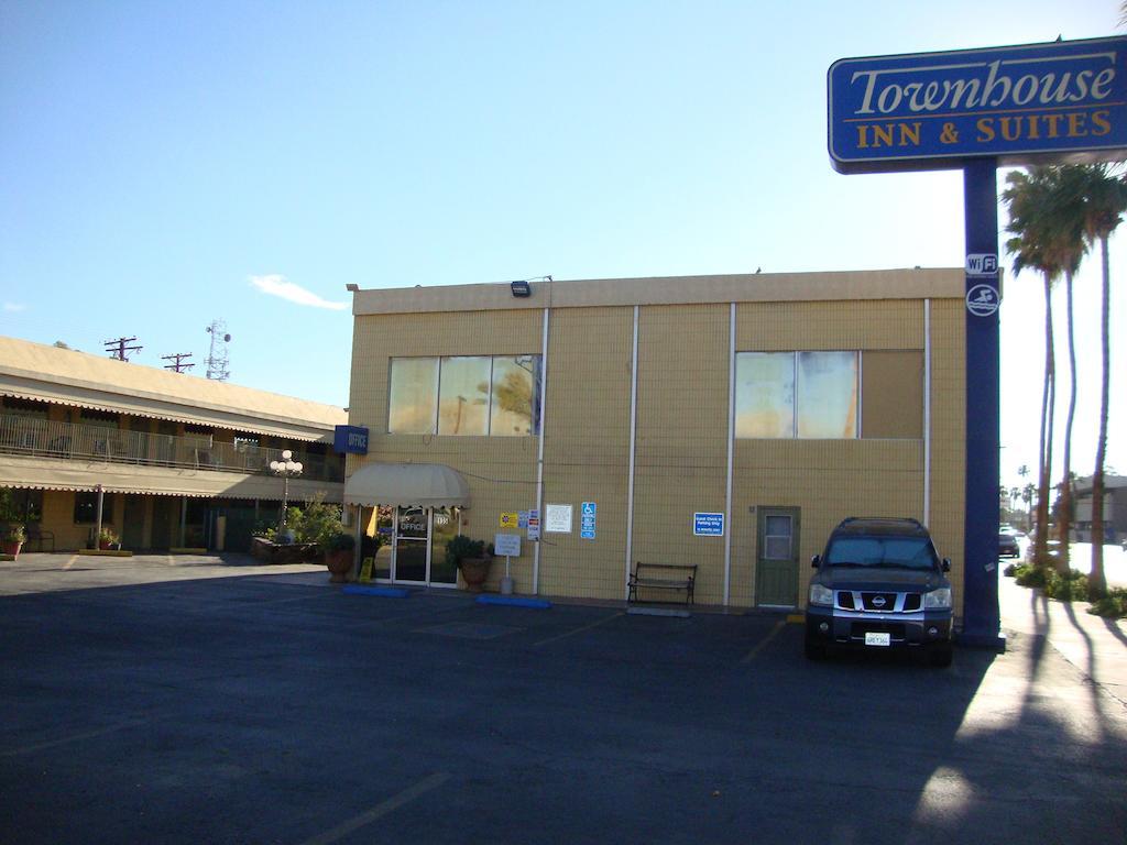 Townhouse Inn And Suites Brawley Exteriör bild