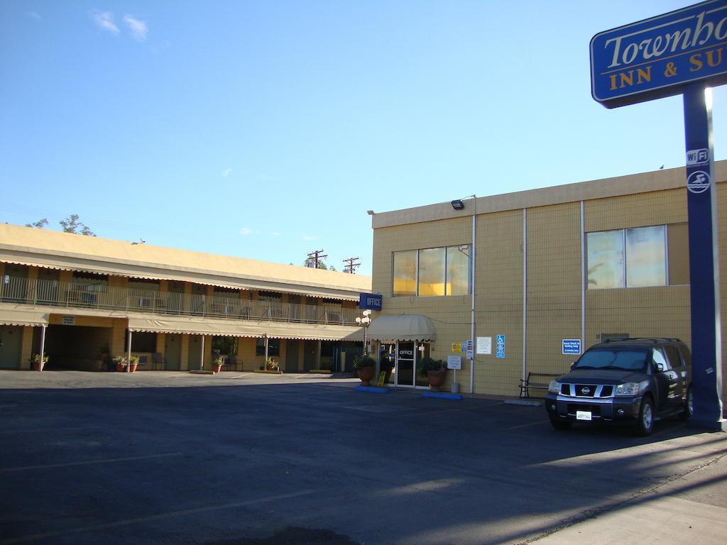 Townhouse Inn And Suites Brawley Exteriör bild