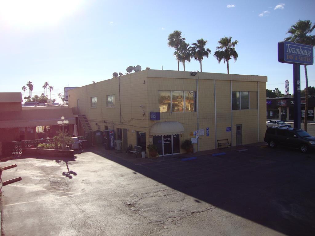 Townhouse Inn And Suites Brawley Exteriör bild