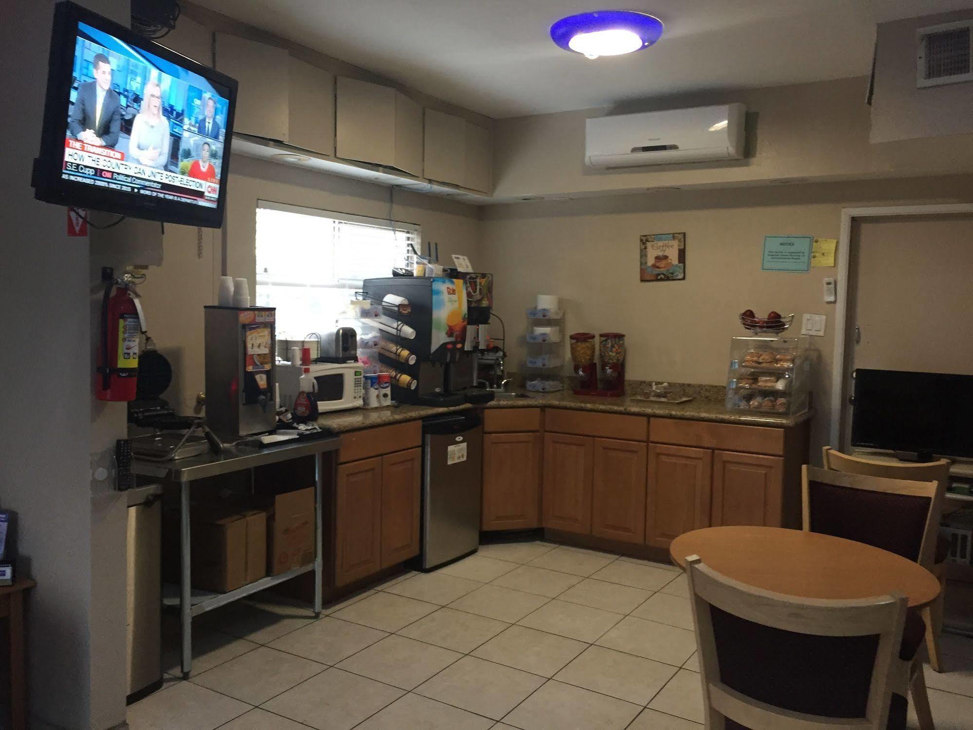 Townhouse Inn And Suites Brawley Exteriör bild